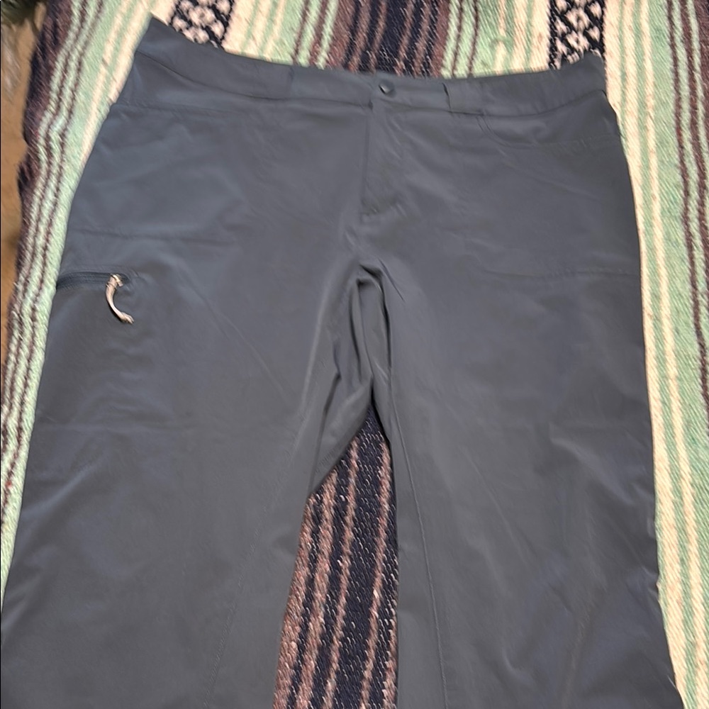 EMS capri pants